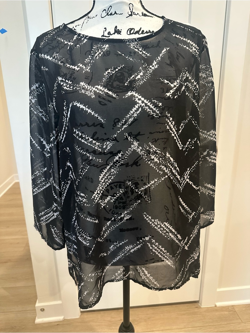 Chico's Black Sheer P3/4 Sleeve OVERLAY Blouse. Wear a Tank underneath